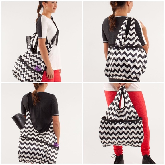 lululemon athletica Handbags - Lululemon chevron print ‘post savasana’ tote/bag